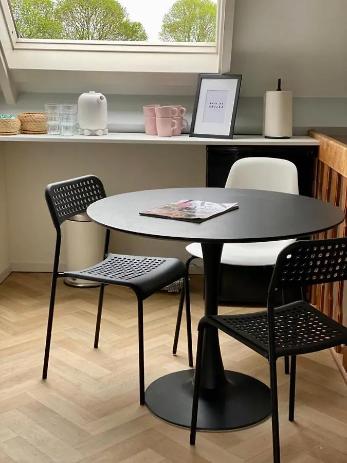 Guesthouse At The Amstel River With 2Br 2Ba And Garden Amstelveen