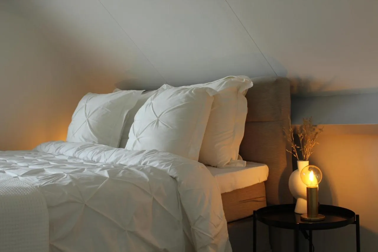 Guest house Guesthouse At The Amstel River With 2Br 2Ba And Garden Amstelveen