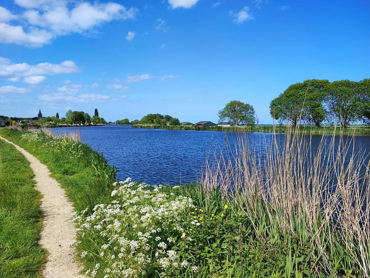 Guesthouse At The Amstel River With 2Br 2Ba And Garden Amstelveen