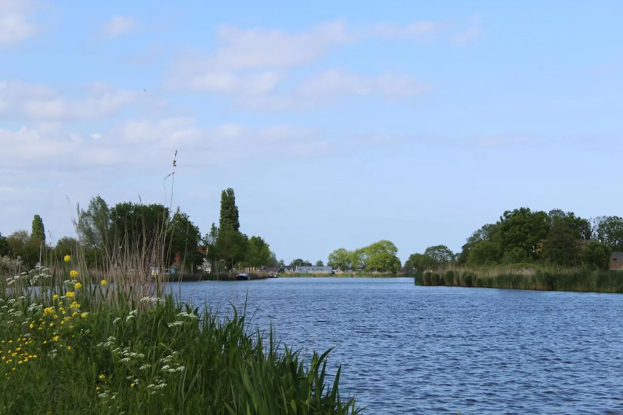 Guesthouse At The Amstel River With 2Br 2Ba And Garden Amstelveen Netherlands